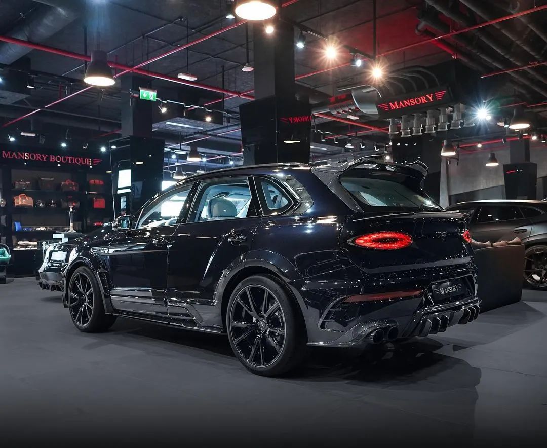 迈莎锐宾利添越高定案例出炉—身着碳纤战衣的“暗影爵士”多酷？