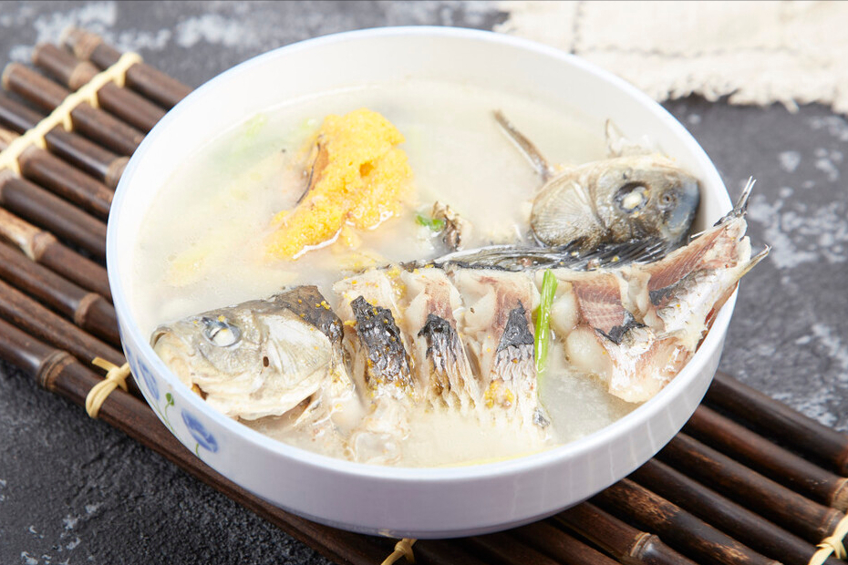 不管炖什么鱼汤，牢记5不放窍门，炖出来的鱼汤鲜美奶白，无腥味