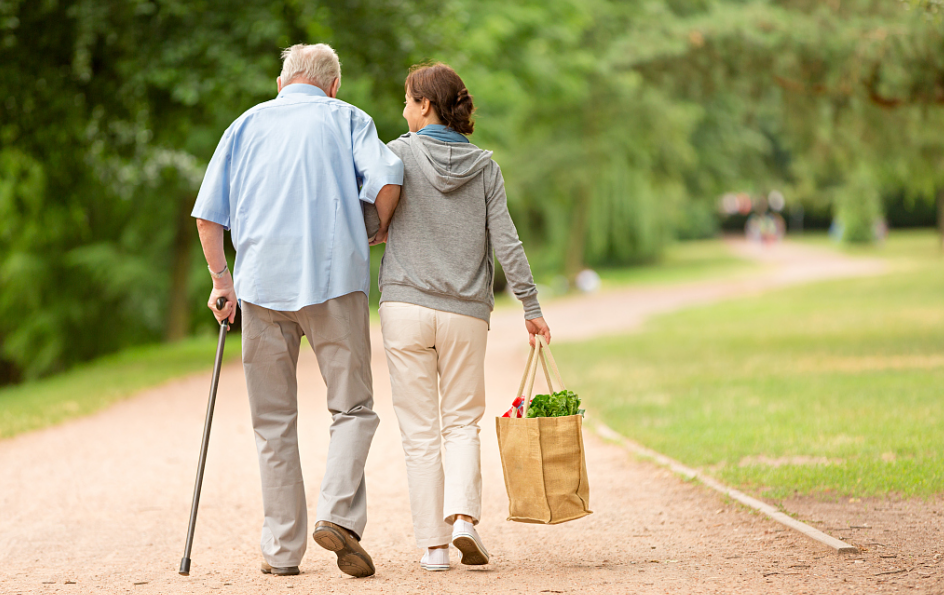 老年人常常下肢无力？可能是这5个原因导致的，医生教您如何应对