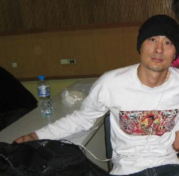 “自带悲剧脸”的8位男星，五官凑在一起，演什么都很丧，怎么救