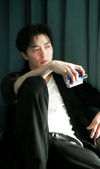 出道20年零绯闻今万年男二逆袭成主角却惨遭女星碰瓷