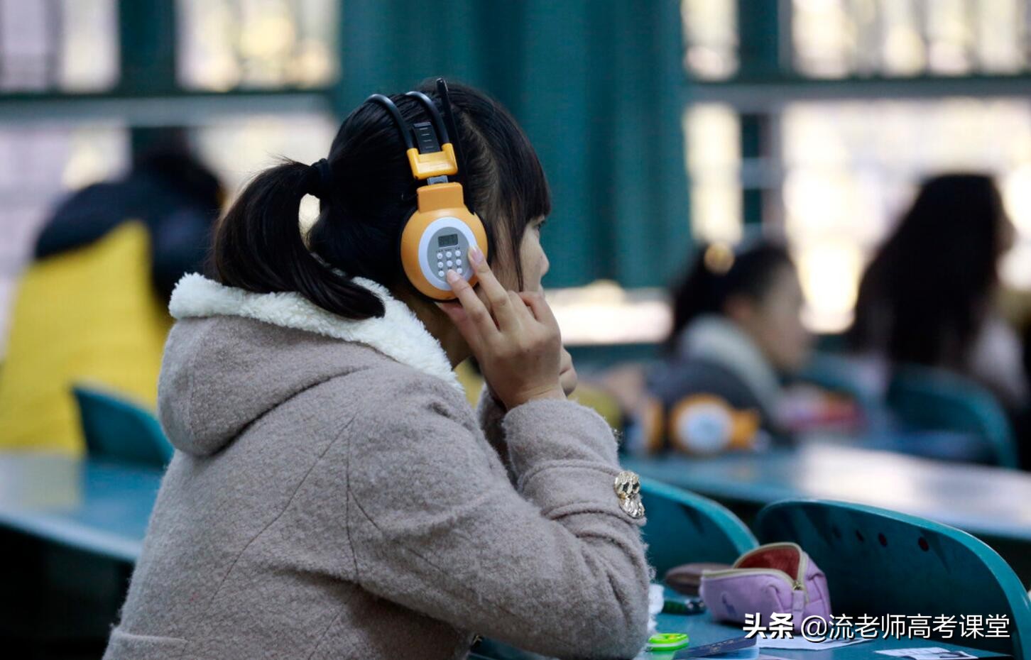 高考英语试题难吗？是否该降低分值？其实提高词汇量就能考高分