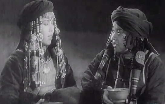 吴茵33岁确立“东方第一老太婆”的地位，终身未育，晚年写回忆录