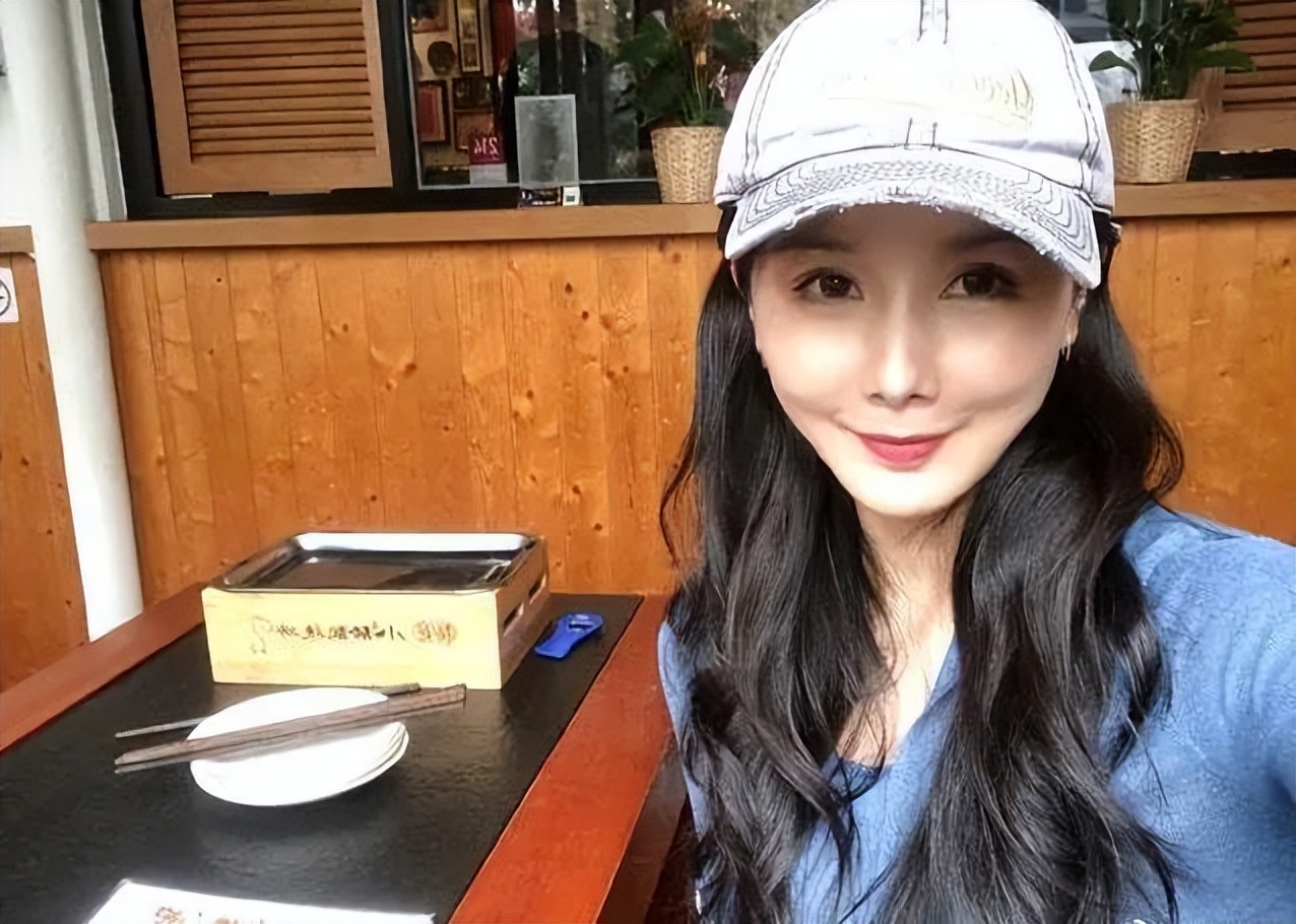 孙菲菲：被导演侄子暴打，嫁2婚联想总监，退出娱乐圈也幸福