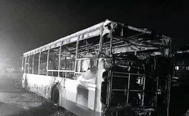 1978年东北小伙公交车上救下85条人命，他却因此痛苦了27年，为何