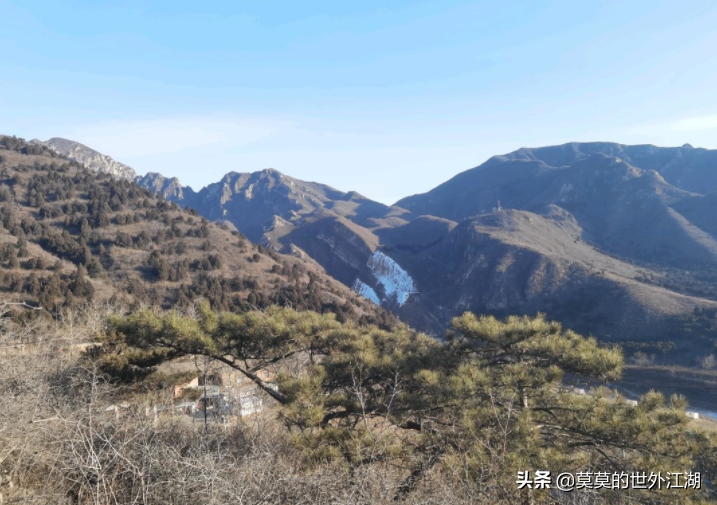 北京昌平，徒步登山的蜿蜒小路，曲径通幽，怪石嶙峋，冰瀑成群(北京昌平徒步路线)