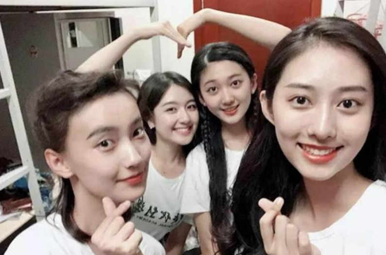 大学“最穷酸宿舍”排名，红砖房+空中吊床+24人间，学生看呆了