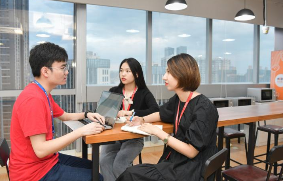 学生吃亏后才明白，民办本科与公办专科差距大，学费只是其一