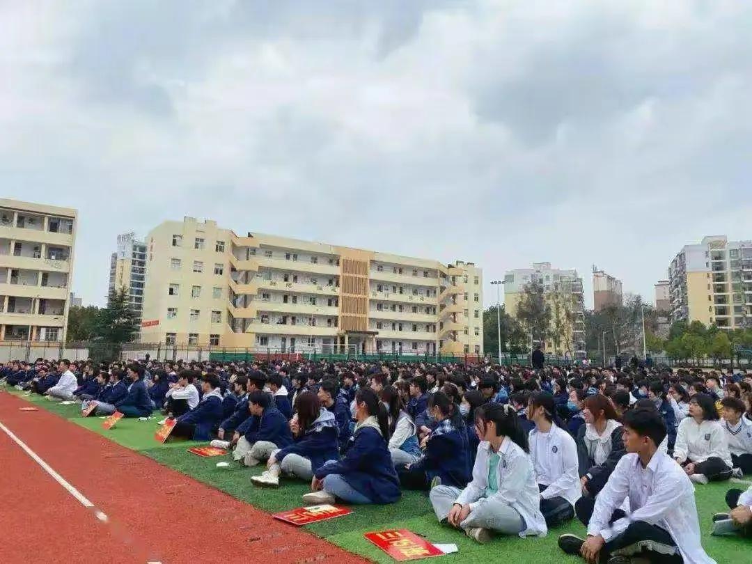 1990年，17岁高中生犯下命案逃跑，被抓时已年入百万娶妻生子