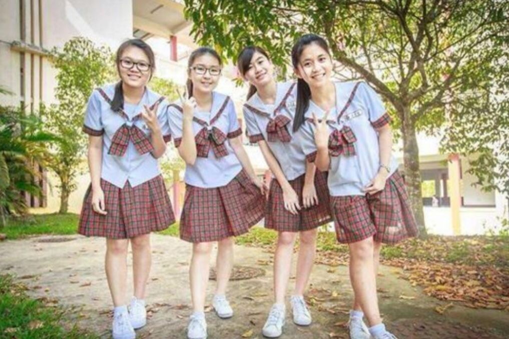 为啥普通学校校服是裤子，贵族学校却是裙子，这其中差在哪了？