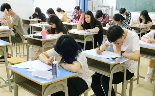 高考当天穿衣服也有讲究？老师建议别穿校服，原因不仅是防作弊