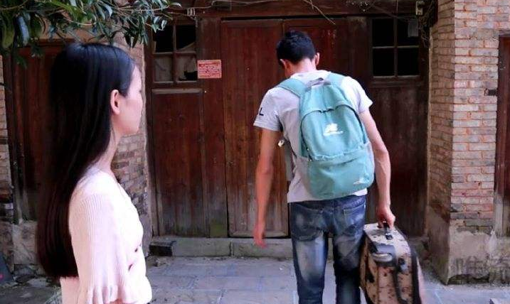 大学女生放假带男友回家，第一天其乐融融，一夜之后却被家长撵走