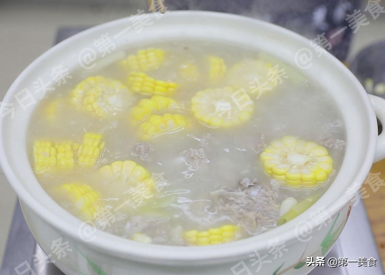 炖排骨熬猪肉，是凉水下锅还是热水下锅？明白原理，汤鲜肉嫩