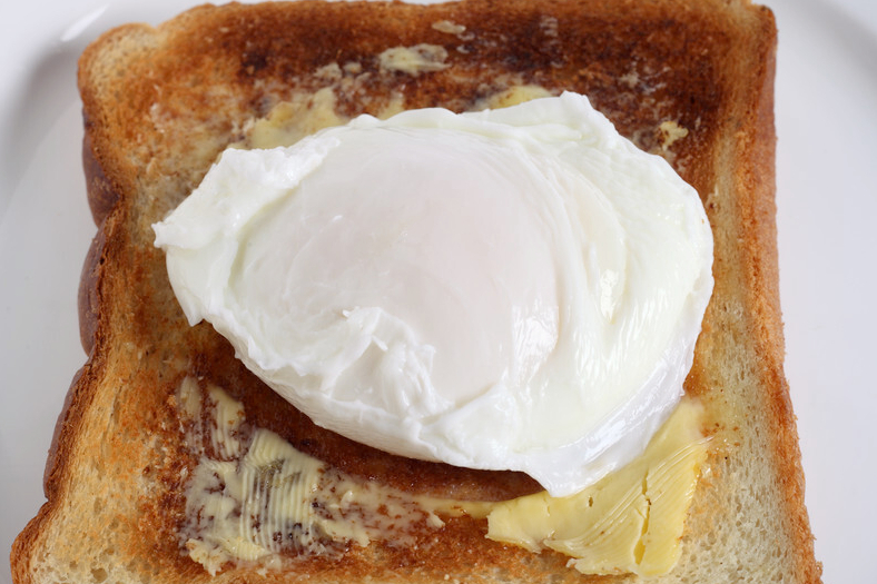 煮荷包蛋，水开直接下锅是大错，掌握2个步骤，圆润完整无飞沫