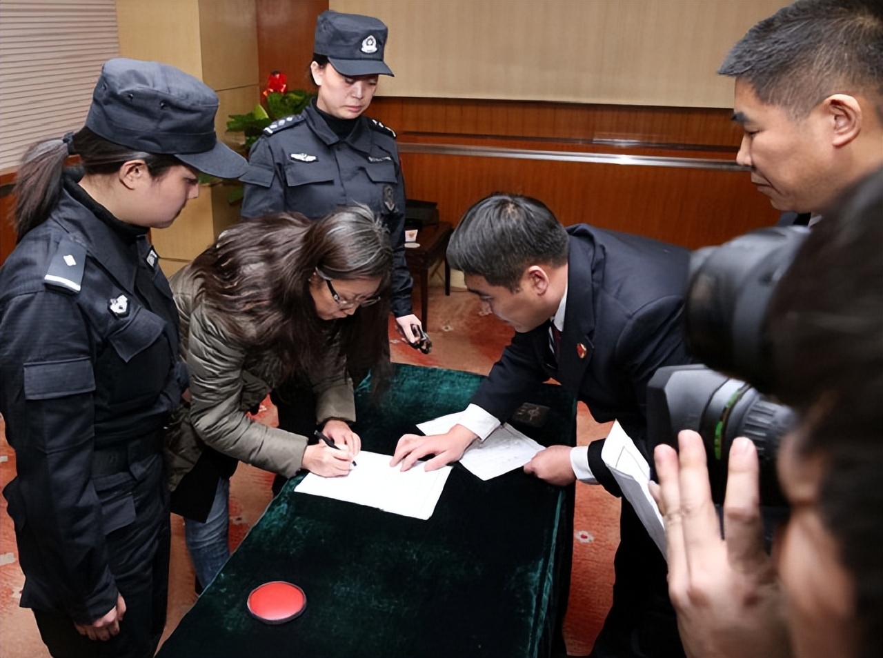 贪官付耀波落马记：带情人逃窜5国藏匿16个月，被捕时称很感动