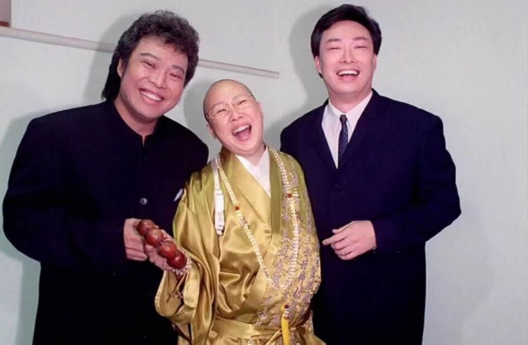 有"小林青霞"之称的桑妮(苏翠玉),也曾短暂出家,后来因为家里经济条件