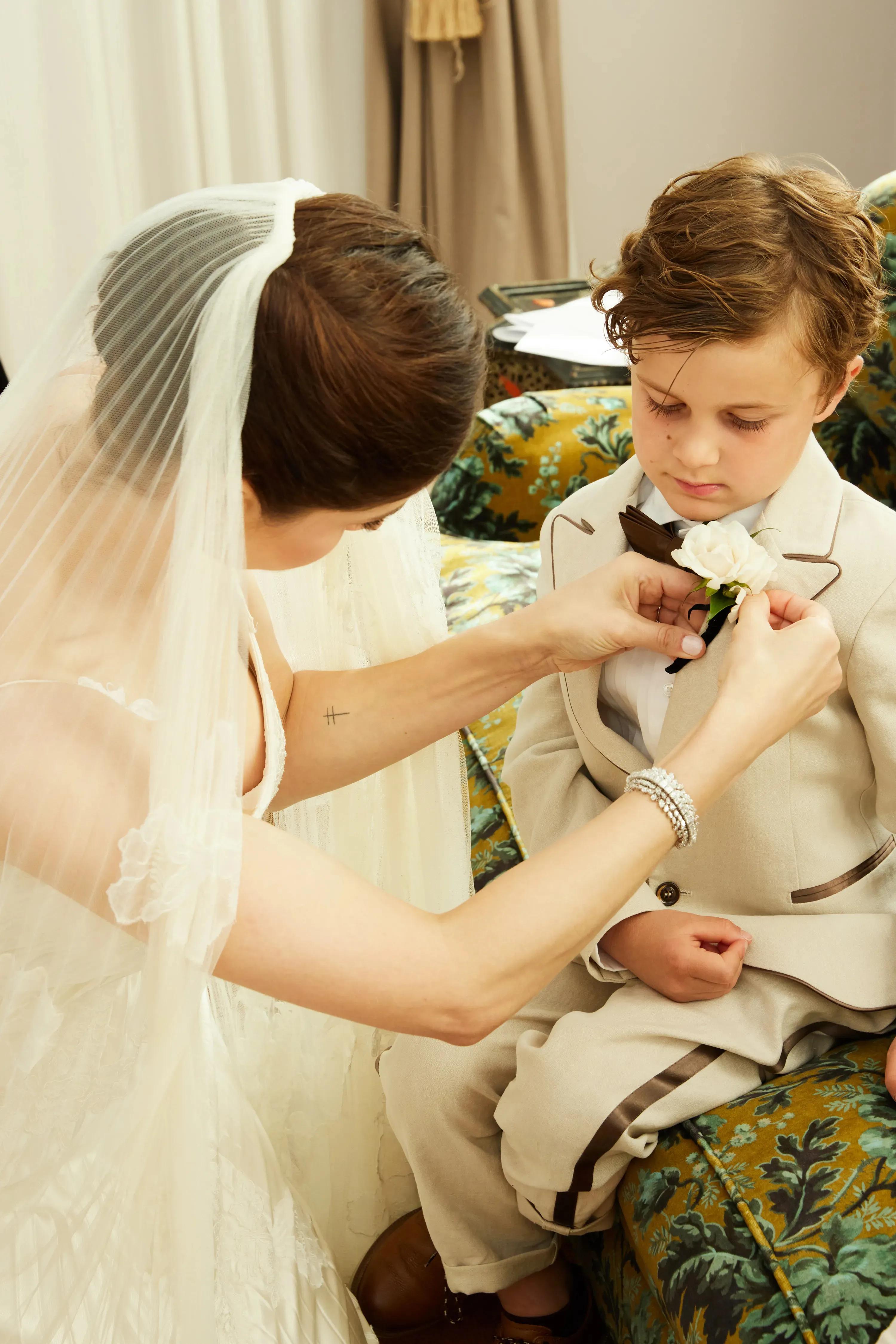 亚历珊德拉•达达里奥跟男友结婚了！俩人浪漫甜蜜婚礼照让人嫉妒