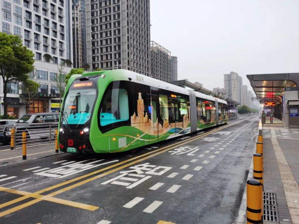 揭秘宜宾智轨:时速70公里,独具特色的无轨列车,廉价的"地铁"