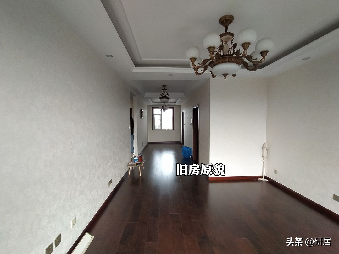重装旧屋，用奶油色搭配绿植，虽然简单，但看着舒心，住着也舒适