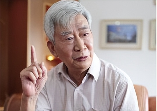 马云：24岁大学毕业，普通人到首富，再回首才发现他成功是必然的