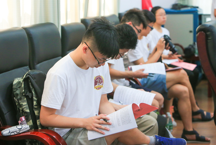 大學生畢業需謹慎，“三方協議”別隨便簽署，容易丟了應屆生身份
