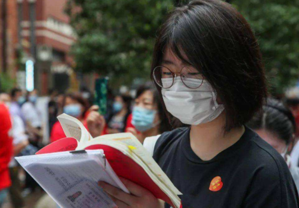 高考一加分政策惹争议，有些家长认为不公平：寒窗苦读没拼过身份