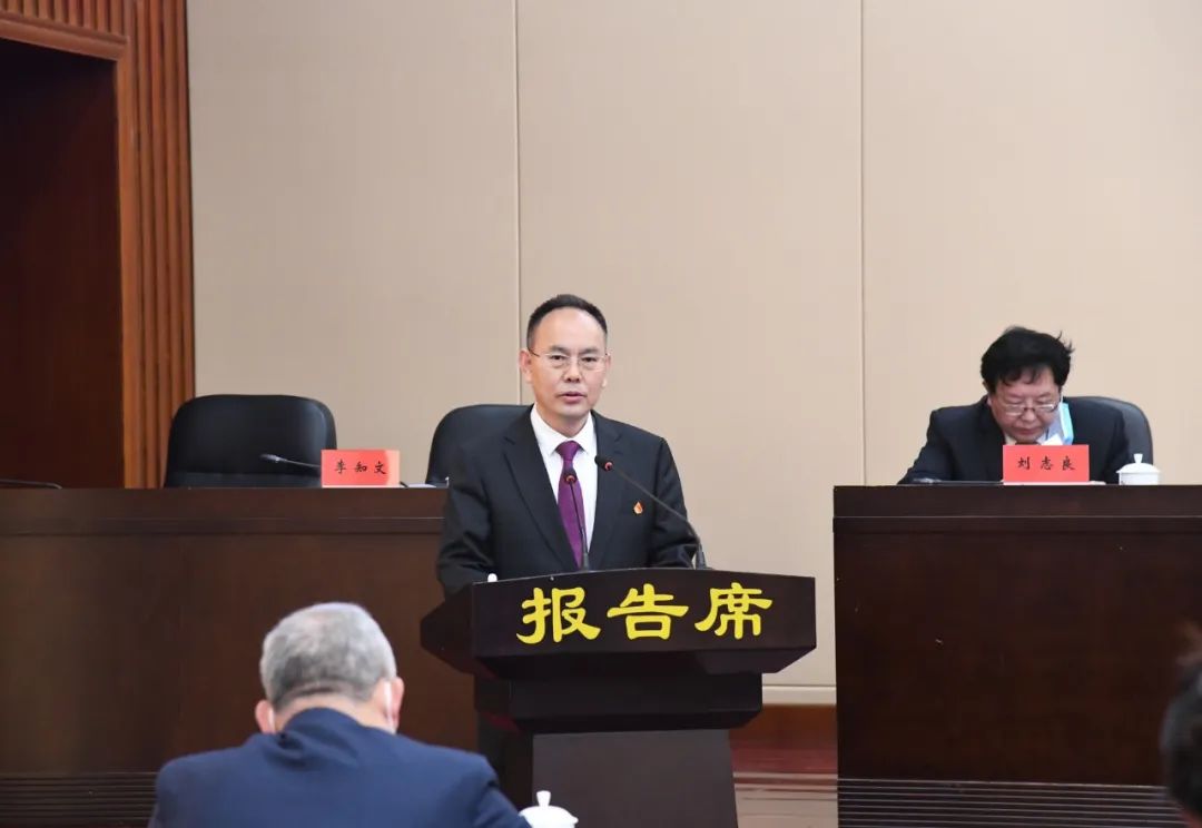 市六届人大常委会举行第三次会议