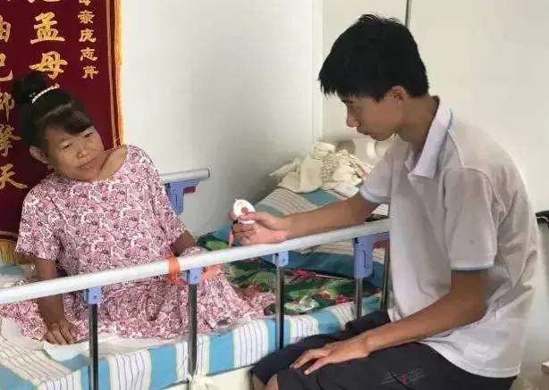 寒门贵子不负“众望”，寒窗苦读，744分考入清华，如今的他呢？