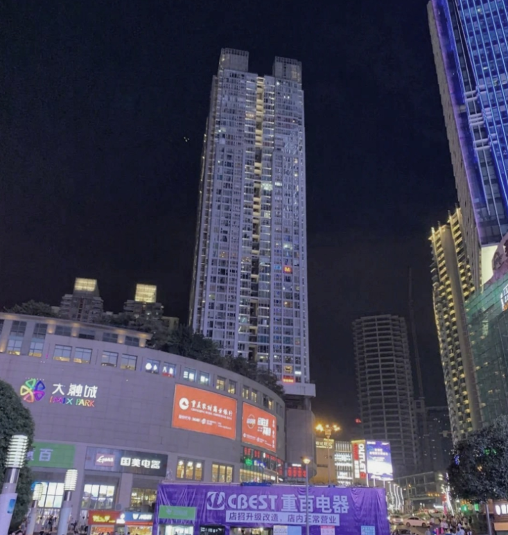 探访重庆第一魔楼：一个商业“城中村”的众生相