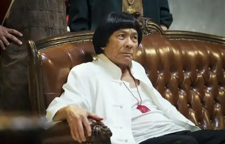 2017年，猪哥亮去世，生前背上数亿赌债，与女儿谢金燕互曝丑闻