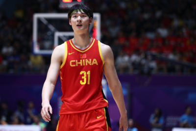 中国加入nba的有哪些人(盘点入选NBA的十大中国球员，胡卫东巴特尔威名依旧，姚明成传奇)