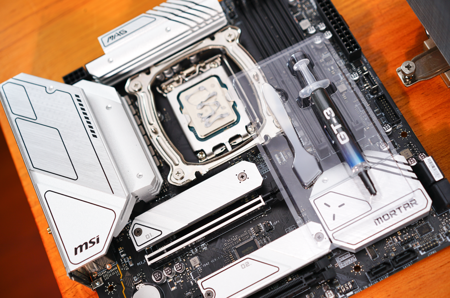 主板自带M.2散热片是鸡肋？看看B660迫击炮+PCIe4.0固态上机实测