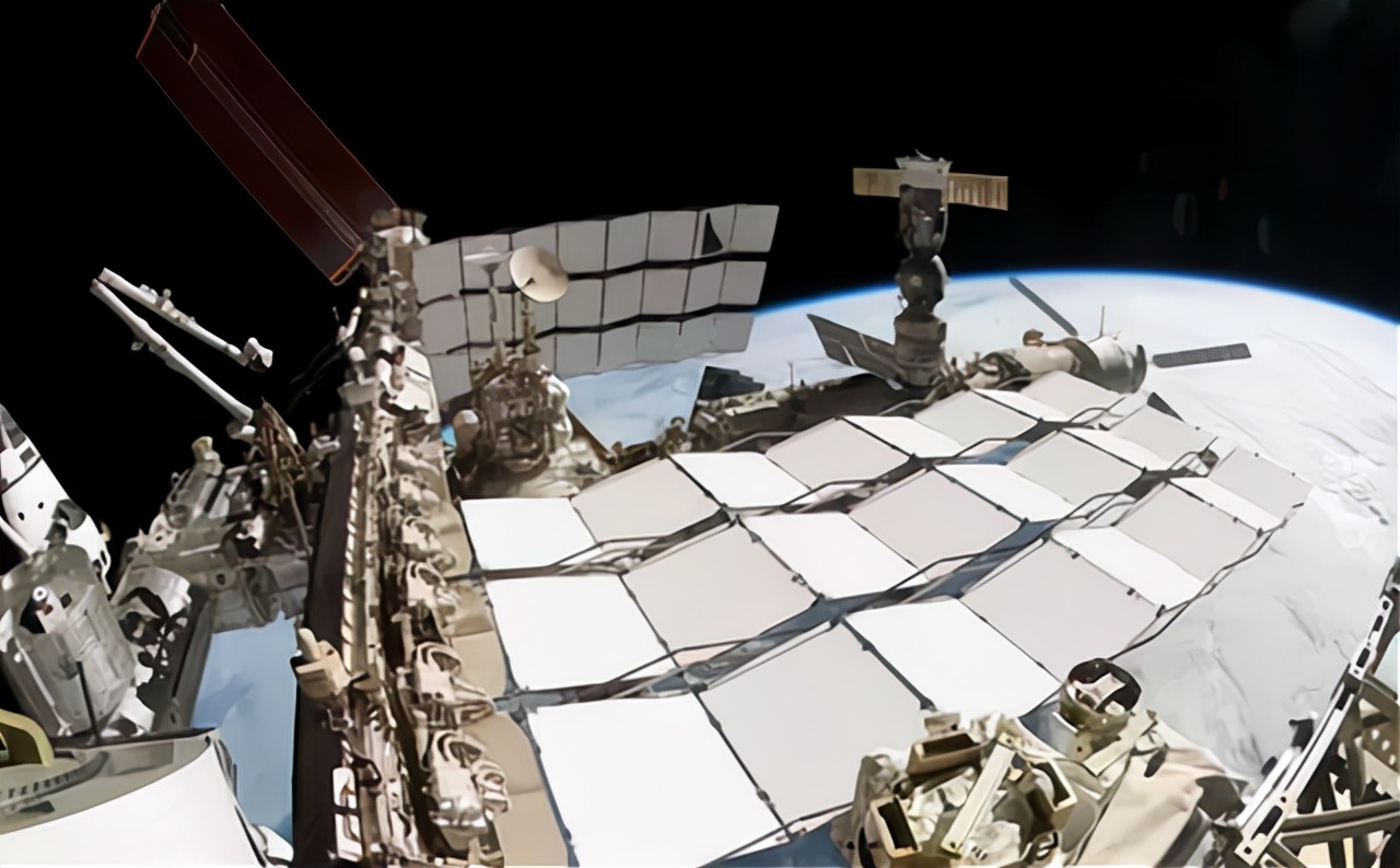 太空中温度为零下270摄氏度,为何空间站不加热,反而增加散热