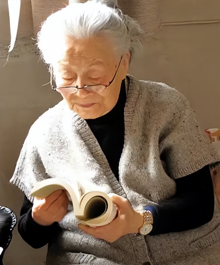 从“周芷若”到“灭绝师太”——顺从岁月，优雅地老去