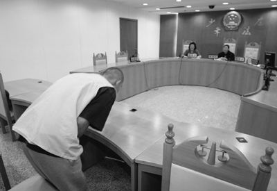 7年前，反杀校园霸凌者的十五岁少年陈泗翰，出狱后梦想成为律师