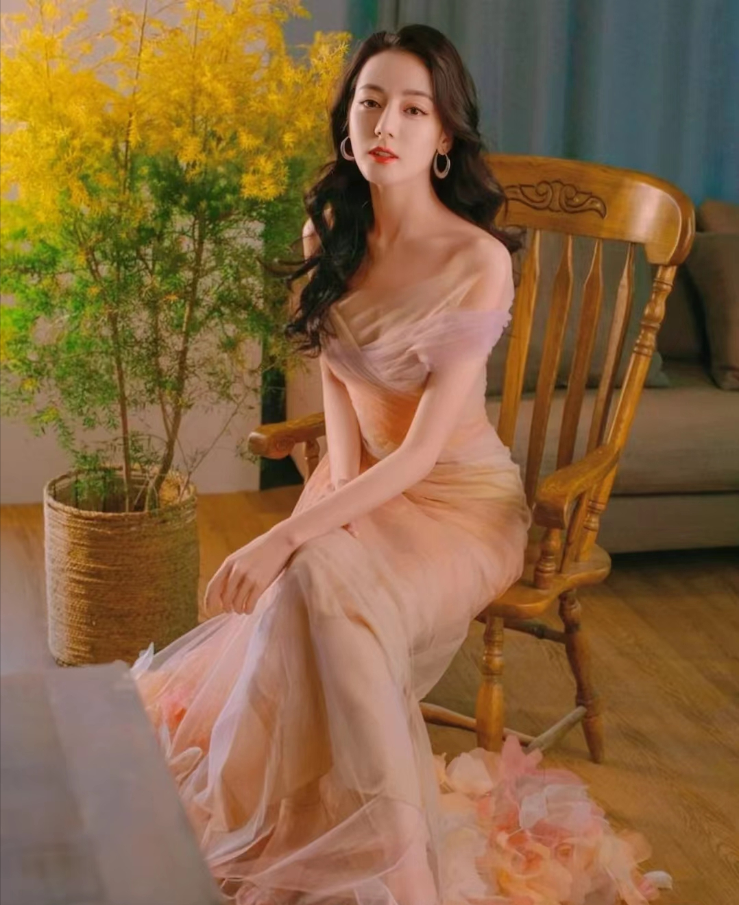 人间精灵热巴，一个把“摇曳生姿”完美诠释的女人