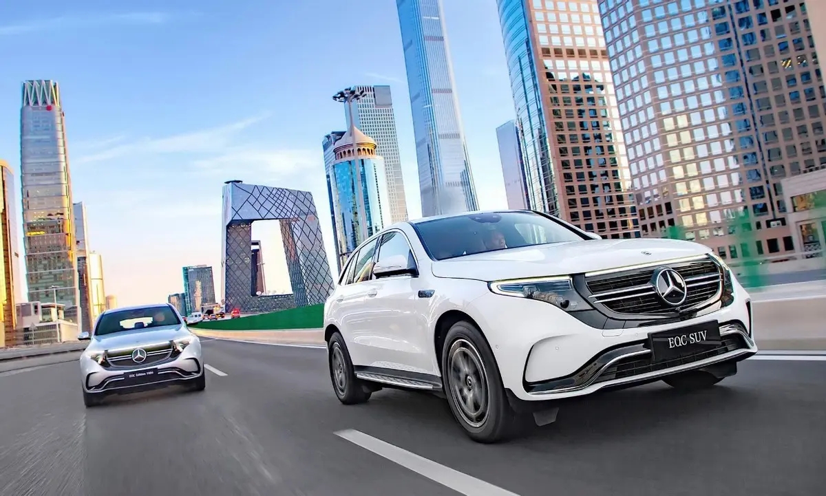 50万以上的电动车，为啥BBA销量就是不如国产车？豪车车标不灵了