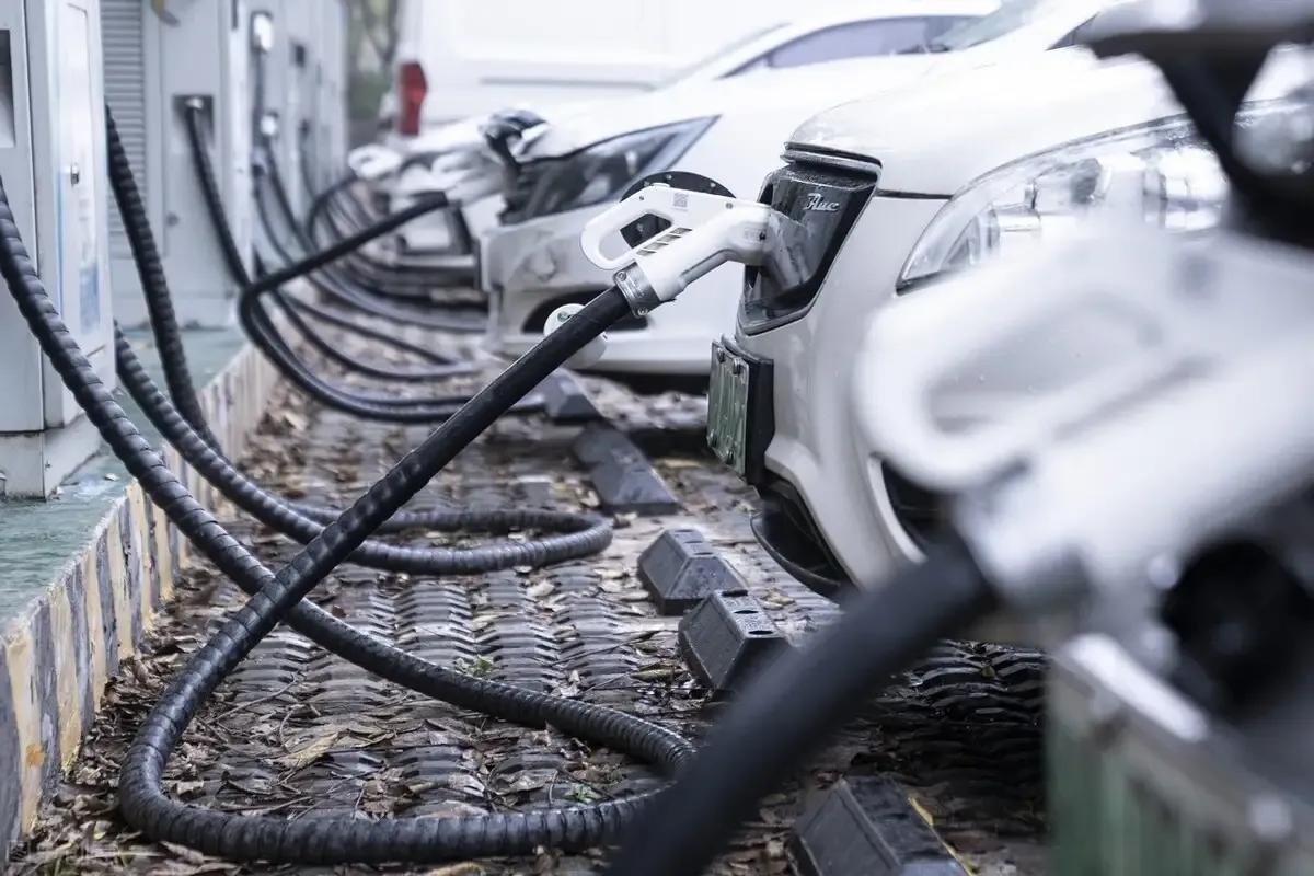 推广新能源汽车，不只是环保问题，更是国家能源格局发展问题