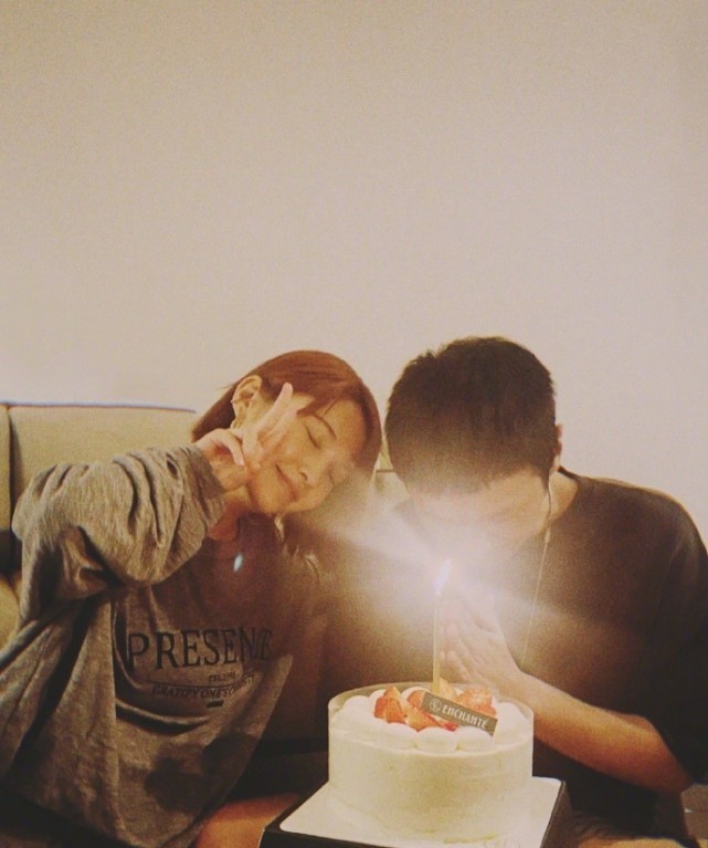 爷青回！杨丞琳贺军翔王传一时隔十五年再同框，杨丞琳被老友催生