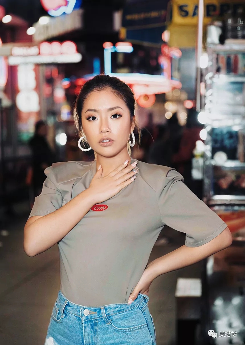 而上官喜爱这两年却一直在走下坡路,她和王菊还录过同一期《奇葩说》