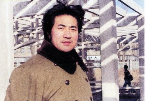 “著名导演”张纪中：三婚娶80后美娇娘，他的人生真的完美了？