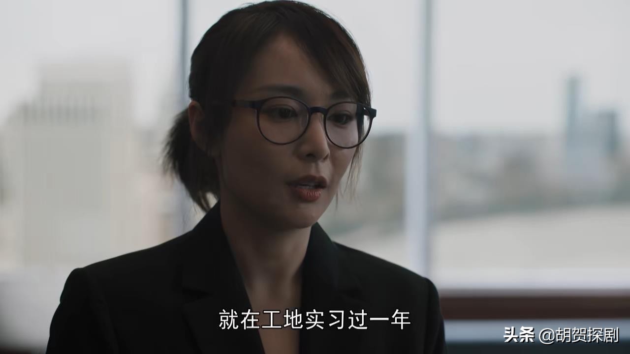 二刷《理想之城》：才懂30岁吴红玫爱上60岁赵显坤，是最狠的算计