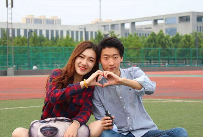 要尽量在大学找对象？男生家长的忠告很现实，大学生别不以为然