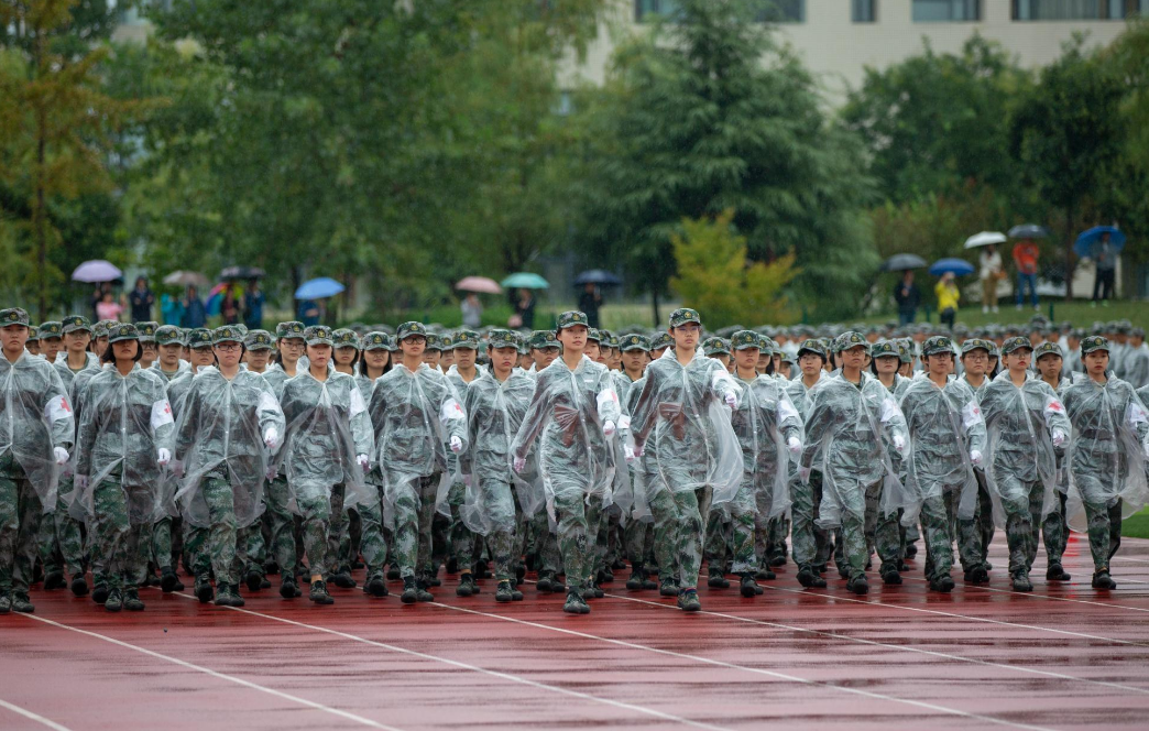 中等生也可以报考的4所军校，学生毕业后蒸蒸日上，你羡慕了吗