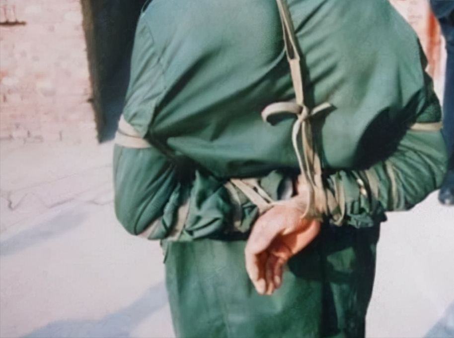 2008年新疆一名死刑犯枪决现场，为戴罪立功，说出另一起案件线索