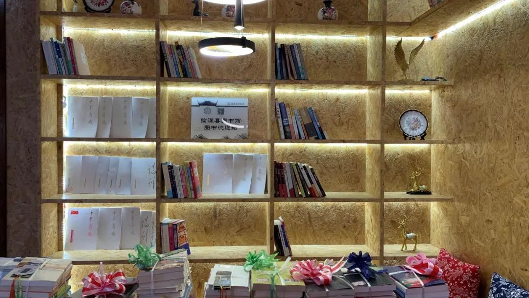 临潭县开展“乐享书香甘南•沁润精神家园”送书进基层活动