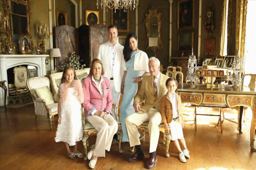 2004年天津女孩嫁外国穷小子，见家长才知对方是伯爵，住千平豪宅