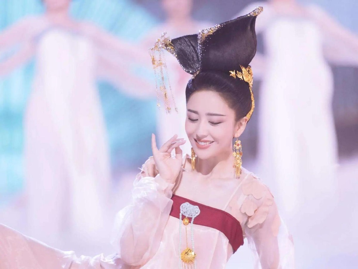 新疆舞美女明星新疆舞蹈演员女