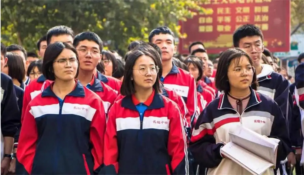 高考迎来调整，增加“身份要求”，2022届部分考生将无缘高考