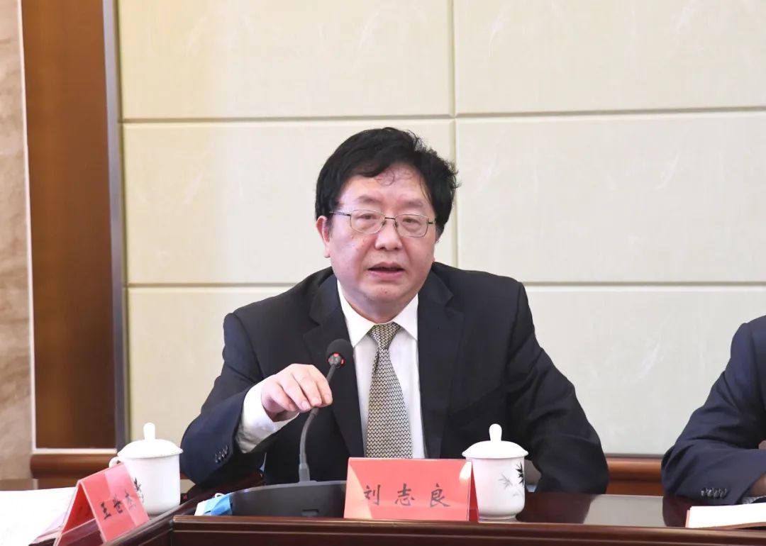 市六届人大常委会举行第三次会议